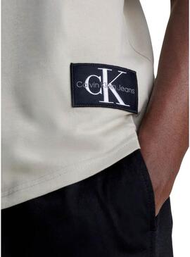 T-Shirt Calvin Klein Jeans Badge Gira Beige