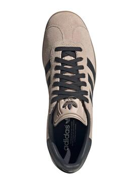 Sneakers Adidas Gazelle marroni per uomo.