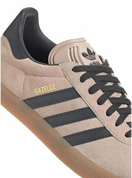 Sneakers Adidas Gazelle marroni per uomo.