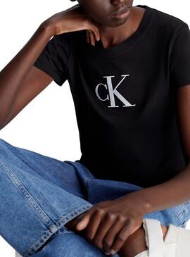 Maglietta Calvin Klein Satin Slim nera per donna.