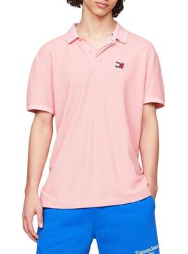 Polo Tommy Jeans Reg Badge Rosa per Uomo.