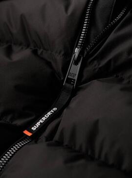 Giacca trapuntata Superdry con cappuccio Sports nera da uomo.
