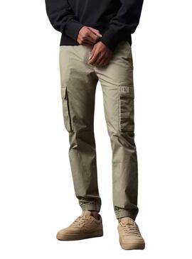 Pantaloni Calvin Klein Cargo verdi per uomo