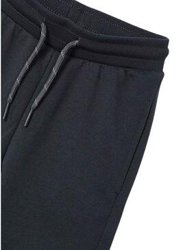 Tuta Mayoral con 2 pantaloni grigi per bambino.