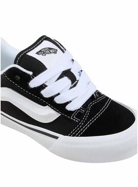 Scarpe Vans Knu Skool nere e bianche per bambini.