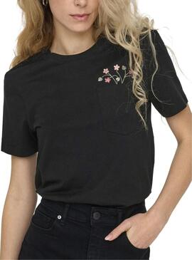 Maglietta Only Polly nera con tasca floreale per donna
