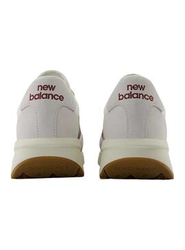 Sneakers New Balance U370 bianche e granate per donna e uomo.
