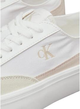 Sneakers Calvin Klein in tela con suola bianca per donna.