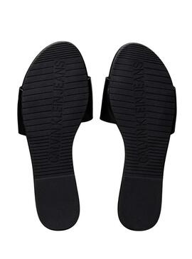 Sandali Calvin Klein neri piatti da donna.