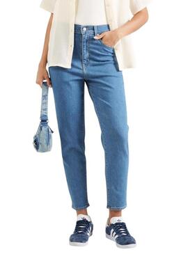 Pantaloni in denim Levis Mom Jean per donna.