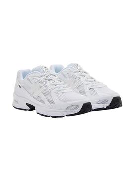 Scarpe da ginnastica New Balance U740 bianche per donna.