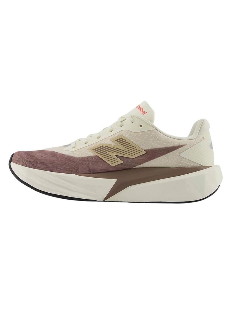 Scarpe da ginnastica New Balance Fuelcell Rebel V5 beige e lilla per uomo.