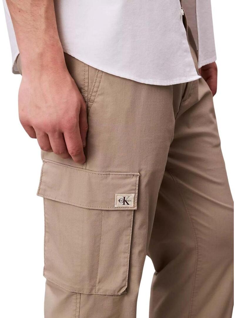 Pantaloni cargo Calvin Klein Jeans in ripstop color kaki per uomo