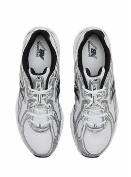 Scarpe New Balance U740 bianche e nere per donna.