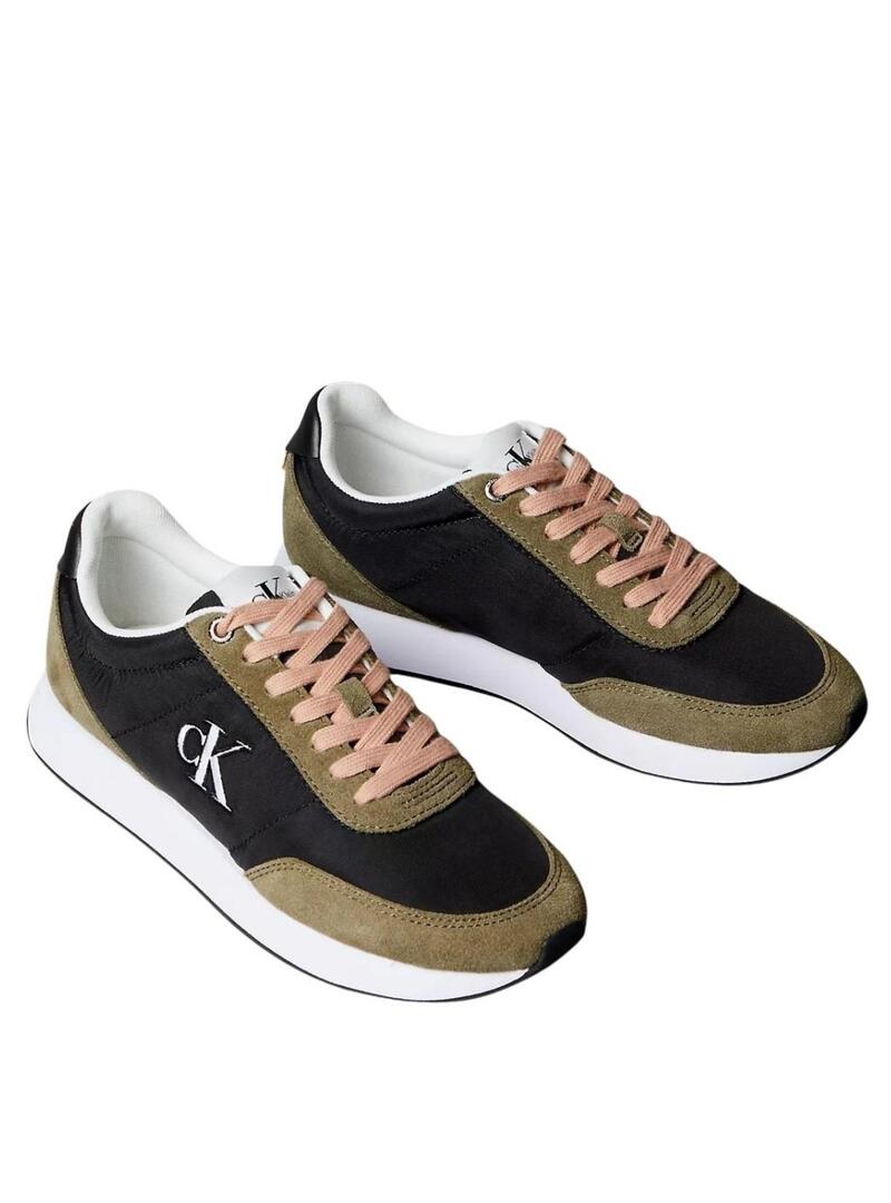 Sneakers Calvin Klein Jeans Retro Runner nere e verdi per donna.
