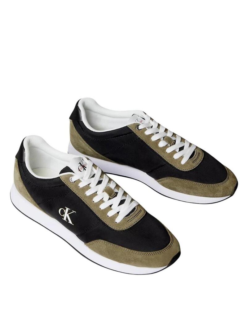 Sneakers Calvin Klein Jeans Retro Runner nere e verdi per uomo.