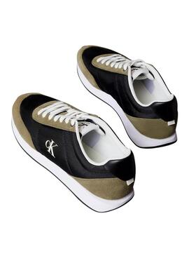Sneakers Calvin Klein Jeans Retro Runner nere e verdi per uomo.