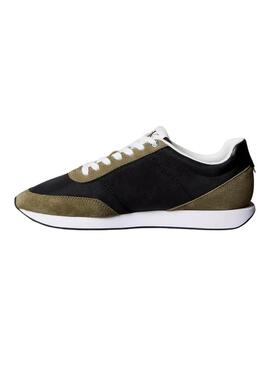 Sneakers Calvin Klein Jeans Retro Runner nere e verdi per uomo.