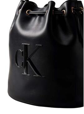 Borsa Calvin Klein Jeans Bucket monogram nera per donna