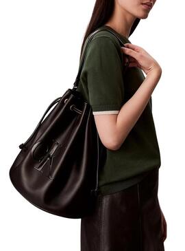 Borsa Calvin Klein Jeans Bucket monogram nera per donna