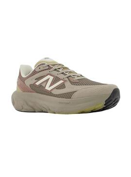 Scarpe New Balance 800 beige e rosa per donna e uomo.
