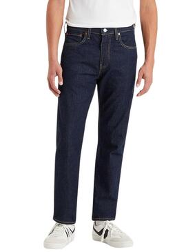 Jeans Levis 502 in denim scuro per uomo.