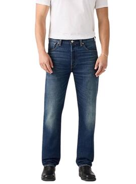 Pantaloni in denim scuro Levis 501 da uomo.
