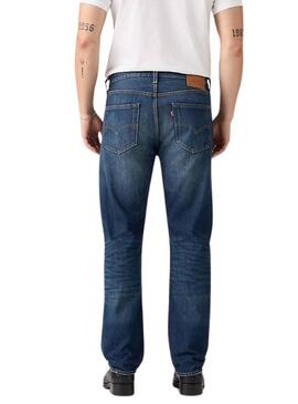 Pantaloni in denim scuro Levis 501 da uomo.