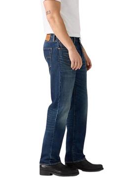 Pantaloni in denim scuro Levis 501 da uomo.