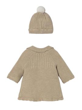 Cappotto e cappello Mayoral in tricot color tostato per neonato.