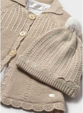 Cappotto e cappello Mayoral in tricot color tostato per neonato.