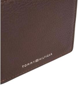 Portafoglio in pelle pieghevole Corporate marrone Tommy Hilfiger per uomo.