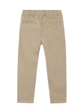 Pantaloni cinesi Mayoral jogger color tostato per bambino.
