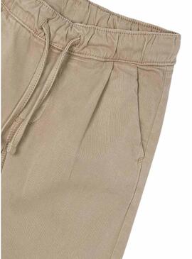 Pantaloni cinesi Mayoral jogger color tostato per bambino.