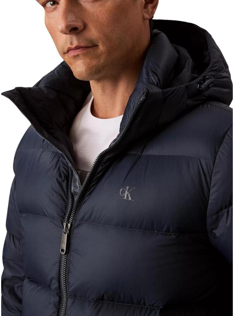Giacca trapuntata Calvin Klein con cappuccio blu scuro per uomo