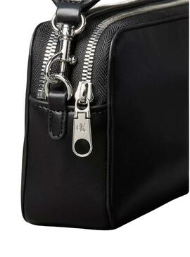 Borsa Calvin Klein nera a doppia zip per donna.