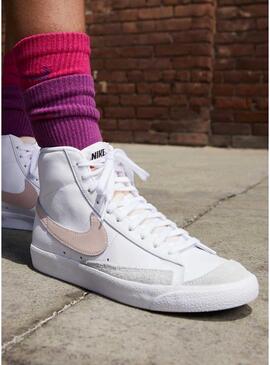 Sneakers Nike Blazer Mid 77 bianche e rosa per donna