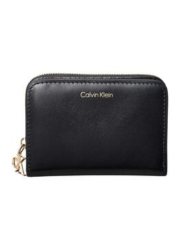 Borsa Calvin Klein media con patta nera da donna.