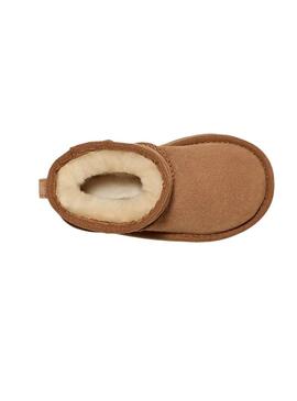 Stivali Ugg Classic Mini II color cammello per bambina e bambino.