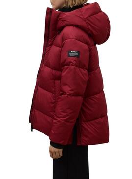 Giacca trapuntata Ecoalf Fuji color granata per donna.