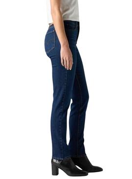 Pantaloni in denim Levis 312 slim scuro per donna