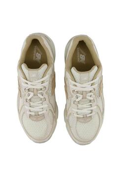 Scarpe New Balance U740 beige per donna.