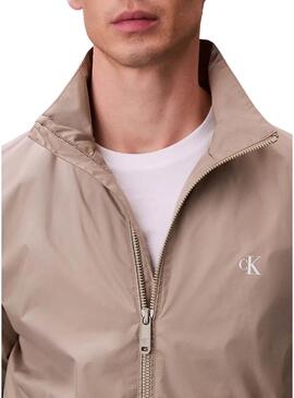 Giacca Calvin Klein Jeans Harrington beige per uomo.