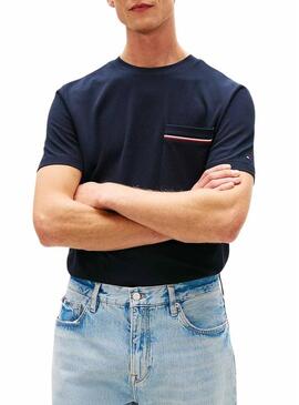 Maglietta con tasca Tommy Hilfiger blu scuro per uomo