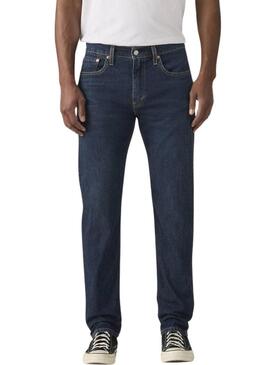 Pantaloni in jeans Levis 502 taper scuro per uomo.