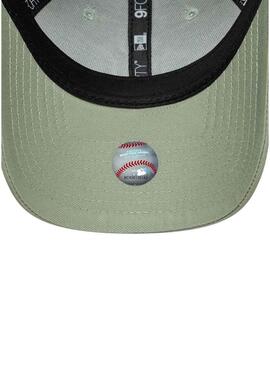 Berretto New Era MLB League Essential New York Yankees 9FORTY verde per donna.
