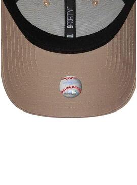 Cappello New Era 9FORTY Yankees New York League color cammello per donna e uomo