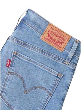 Pantaloni in denim Levis 312 Shaping Slim lavati blu per donna