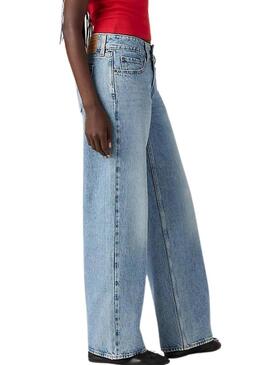 Pantaloni di jeans Levis Superlow Loose blu chiaro per donna