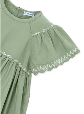 Abito Mayoral plissettato verde per bambina.